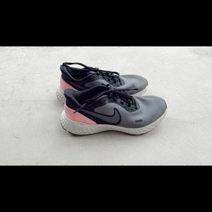 Womens Nike Revolution 5 Shoe